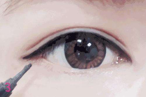用眼线笔画眼线的画法视频,眼线难画怎么办