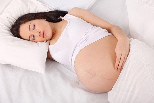 孕晚期有一种痛苦叫我睡不着，半夜抽筋还尿频