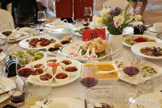 弥勒市旅游必去景点弥勒特色美食,云南弥勒美食百年老店