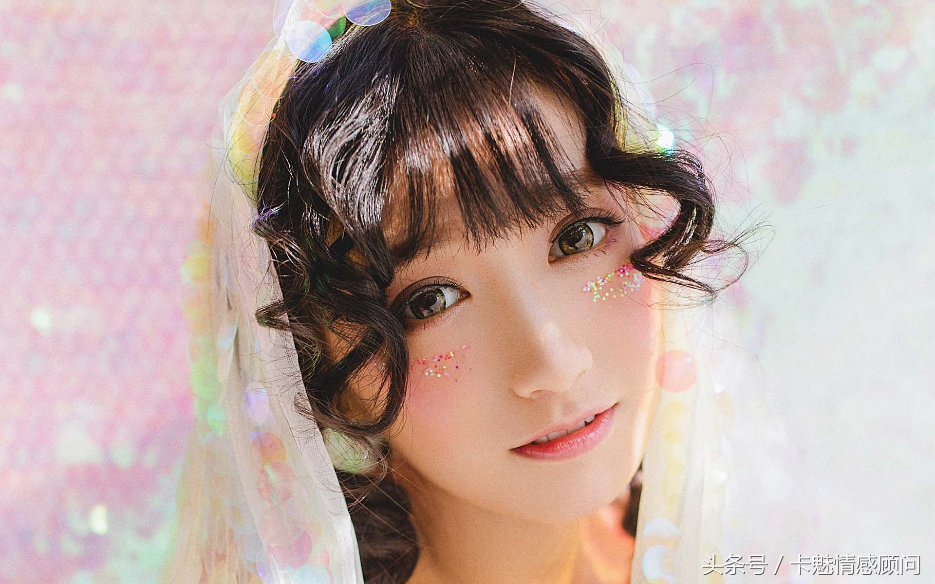 怎么和女生聊些幽默的话,怎么跟女生聊出兴趣