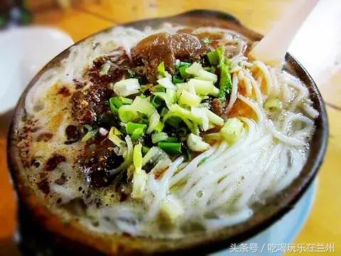 天冷了做一碗砂锅暖心又暖胃,小砂锅既暖心又暖胃