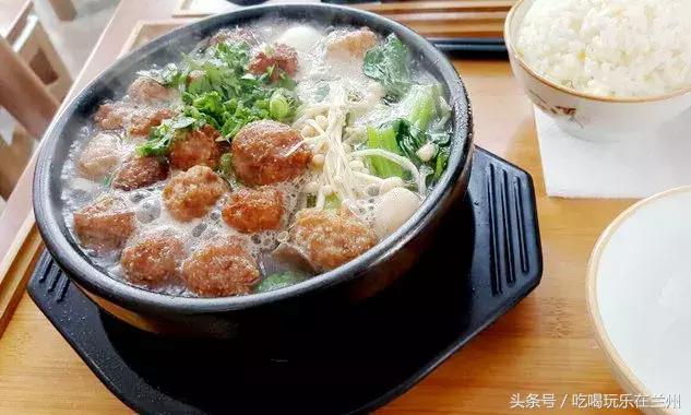 天冷了做一碗砂锅暖心又暖胃,小砂锅既暖心又暖胃