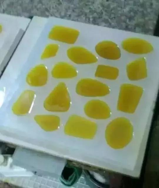 假琥珀蜜蜡用什么做的,假蜜蜡琥珀
