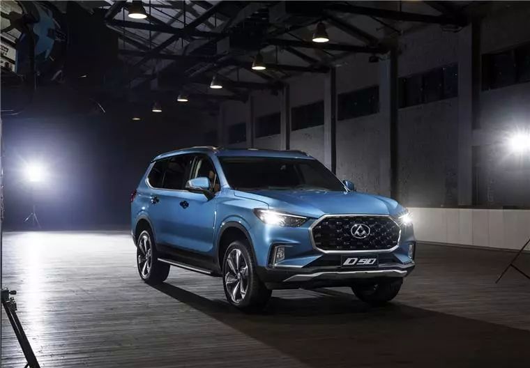 新款骐达与经典款轩逸,骐达跟轩逸哪个空间大