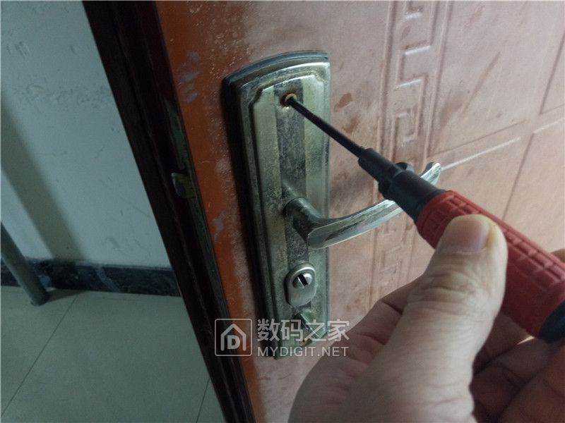 智能门锁容易被小偷无痕打开吗,智能门锁拆解图解