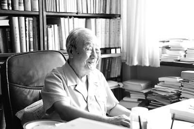 范文澜主编《中国通史》只完成三编四册，他的继任者是谁你知道吗