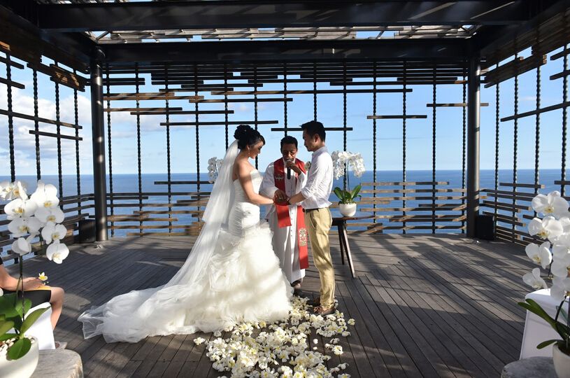 婚礼新娘婚纱怎么选,如何根据婚礼场地选婚纱