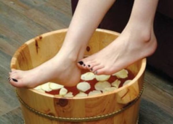 艾叶泡脚对人体有什么好处与坏处,经常用艾叶泡脚对身体有什么好处