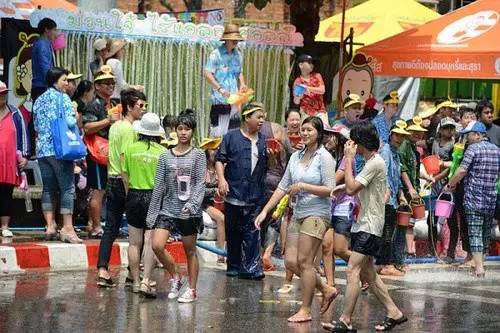 火线狂欢值得买吗,火线狂欢节游戏视频