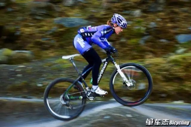 女生骑车的好处和坏处,女生骑车为什么感觉很危险