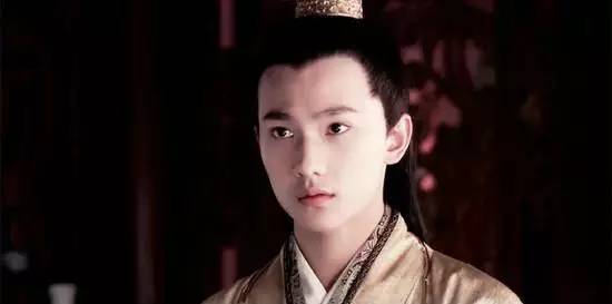 如何才能男女通吃？推荐你们去参照一下杨洋的养成之路！