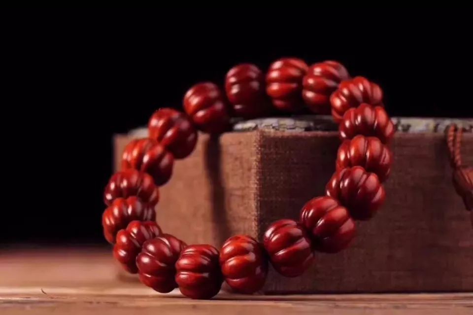 新手小叶紫檀手串如何盘玩保养,小叶紫檀手串如何重新盘玩