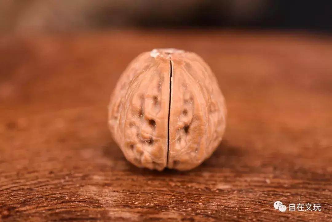 最火的小核桃手串的挑选全攻略,小核桃手串18颗佛头怎么挑选