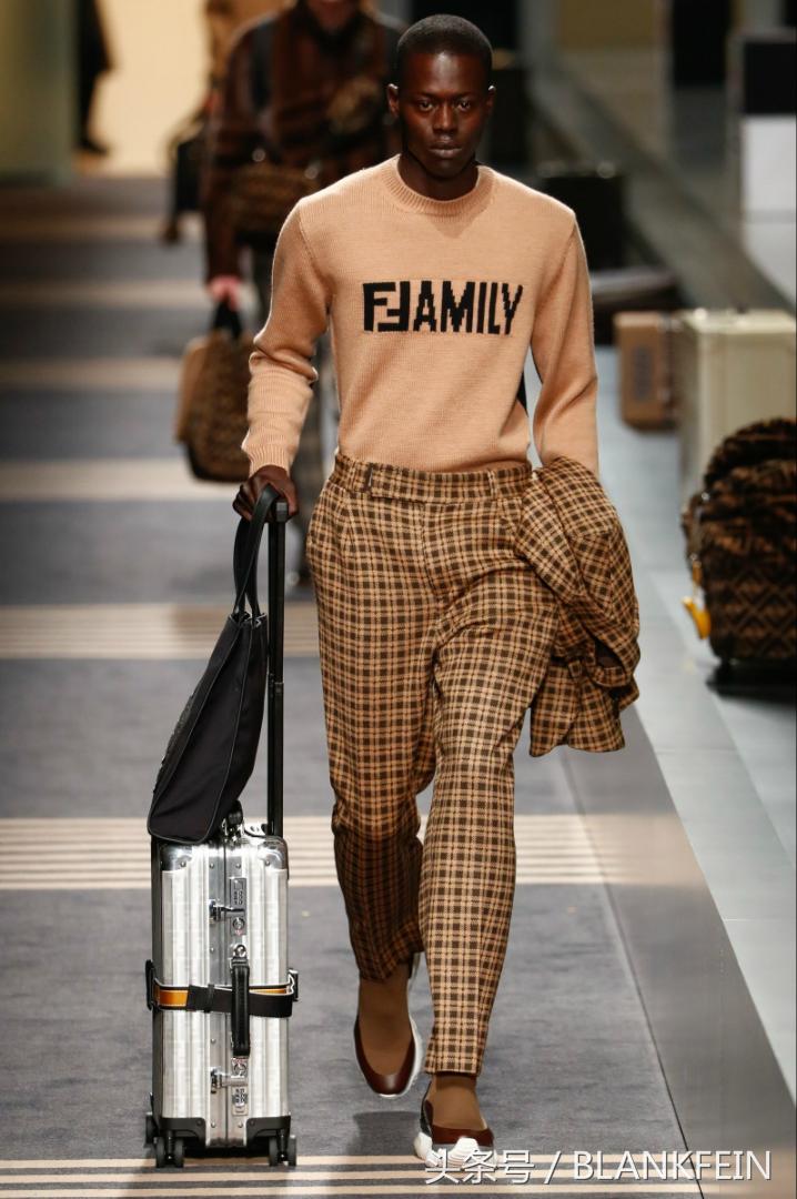 fendi芬迪2018春夏时装秀,芬迪fendi2016秋冬时装秀