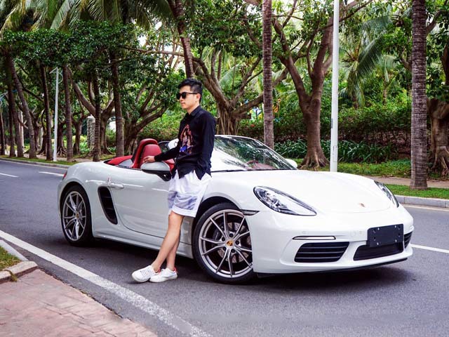 保时捷718boxster敞篷购车过程,保时捷718boxster冰雪漂移