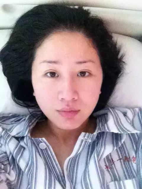 一日为母终生坚不可摧，全世界却为你流眼泪！