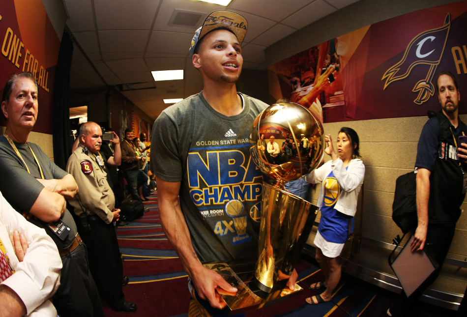 三年前的库里,库里四年前的视频