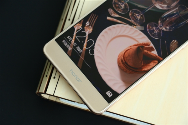 华为p9和荣耀v8哪个好,华为p9比荣耀v8贵在哪