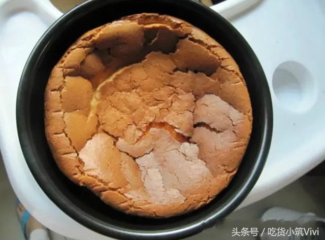 焙友蛋糕,戚风蛋糕烤完是湿的是什么原因