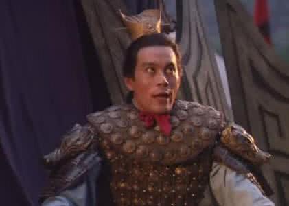 历史上的刘备为什么坑死吕布,新三国吕布死的那一段视频