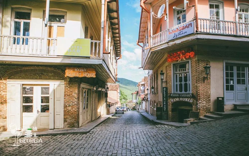 藏在山谷间的红酒小镇,藏在山谷的红酒小镇