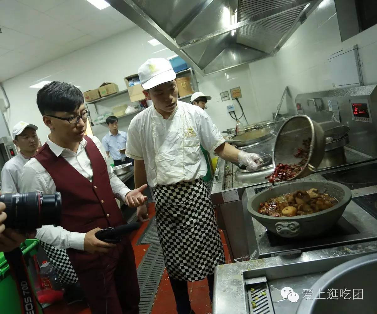 “熊掌与鱼不可兼得也”，但这晚石锅与鱼却兼得了~