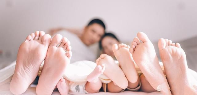 女人生完孩子后对老公感情变化,女性生完孩子老公不爱自己怎么办