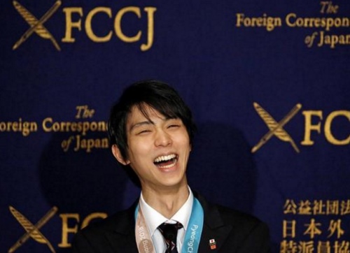 双刃剑体育成为大巴黎大陆及香港独家代理，猜猜羽生一双冰鞋拍出多少钱？｜懒熊早知道