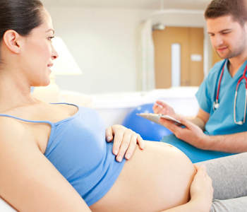 足月见红是一直出血还是出一点血,孕晚期见红和痔疮出血有啥区别