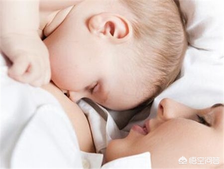 一喂奶宝宝就笑不吃,一喂奶宝宝就哭闹怎么回事