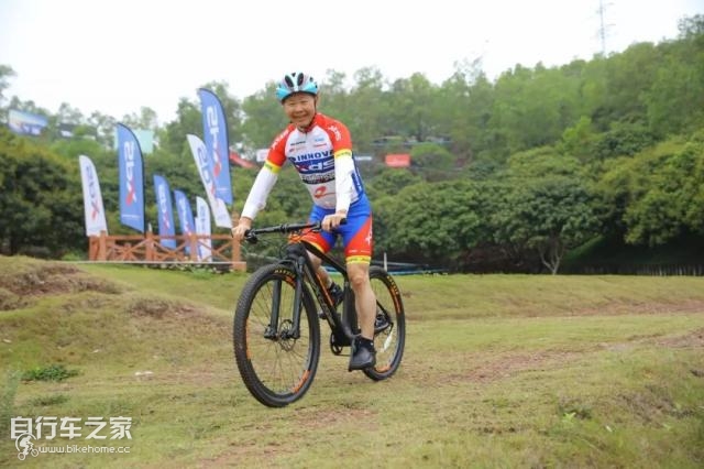 良驹赠英雄——喜德盛向越战老兵赠予山地车