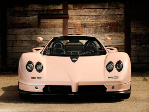 没想到卡塔尔王子还有一款这样的粉色车型太现眼了