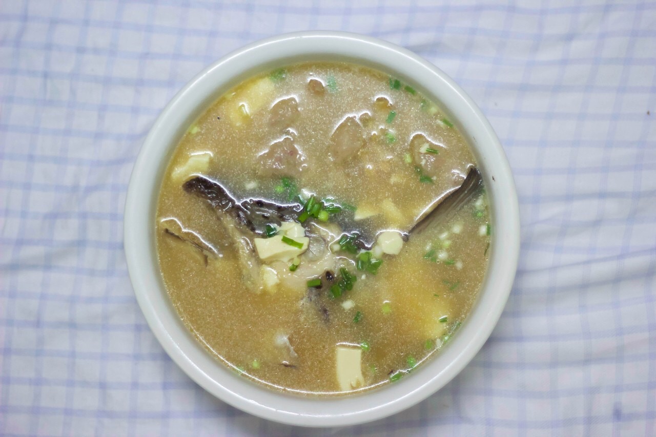 正宗三文鱼头豆腐汤怎么炖,辣三文鱼头豆腐汤