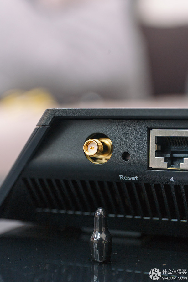 做工精良,外观大气,配置强悍~测NETGEAR美国网件Nighthawk夜鹰R6900别墅级无线路由