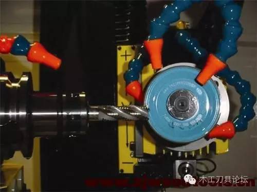 磨硬质合金刀具用什么砂轮,磨削硬质合金刀具最合理的方法