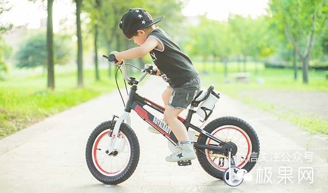 这辆美亚销量第一的童车，孩子骑上想摔跤都难