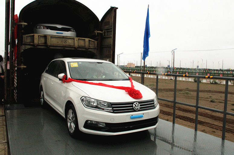 安吉合众汽车物流首批商品车入园“飞地经济”产业园区北站物流园