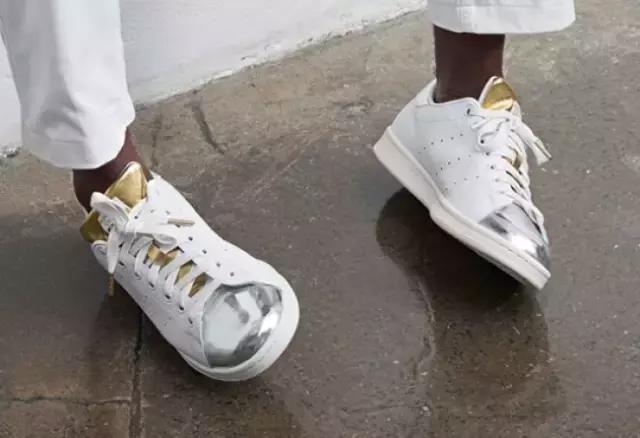 颤抖吧！一起来设计一双“拉痛恨”配色的三叶草吧！