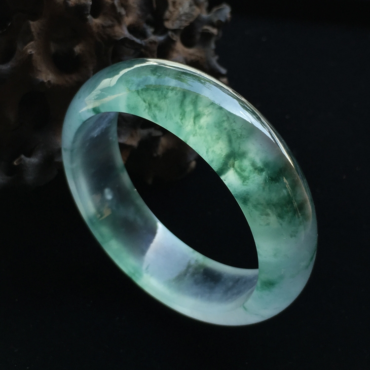 腕上乾坤玛瑙玉髓,怎么样根据手腕粗细选玉镯