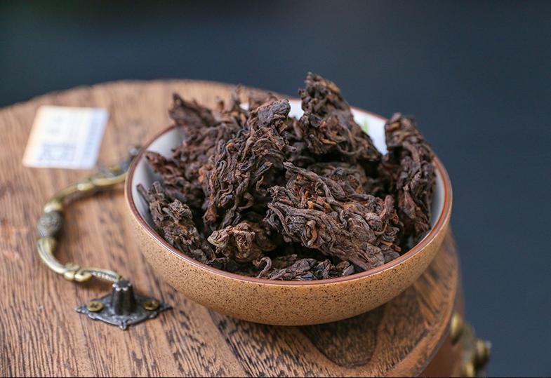 金花霉变和白霜的区别,所谓的金花和白霜的区别