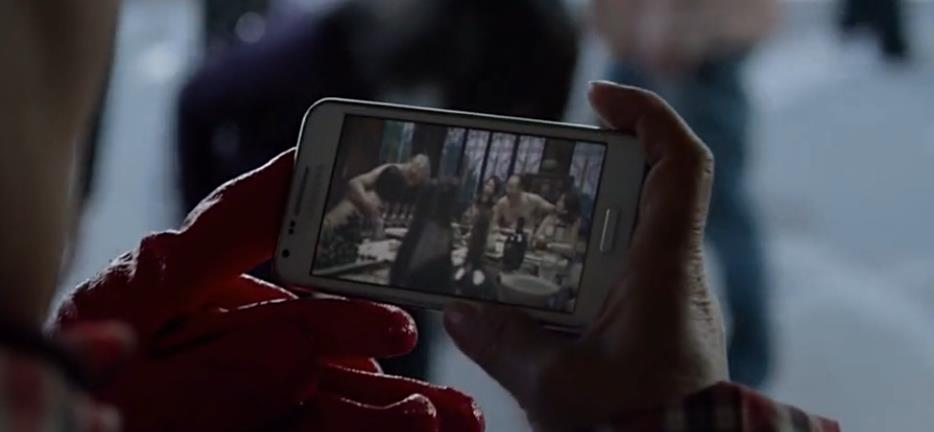 三星、LG贯穿剧情，聊聊韩国影片《局内人》中出现的电子产品