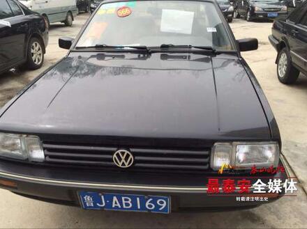 第二批84辆“退役”公车拍出244万余元3辆里程不足5万公