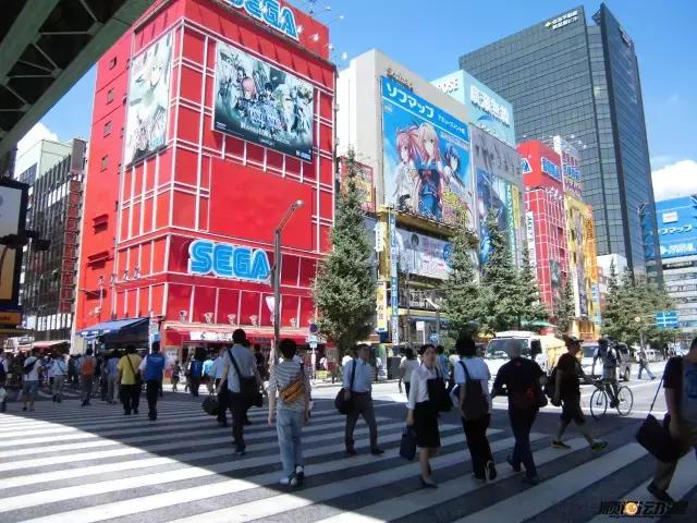宅男的世界你不懂：一款“军宅专属”游戏如何救了日本街机业？