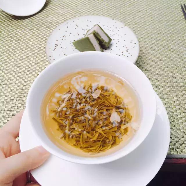 寻“谧”夏花深处|碧潭飘雪，茉莉花开庭院深
