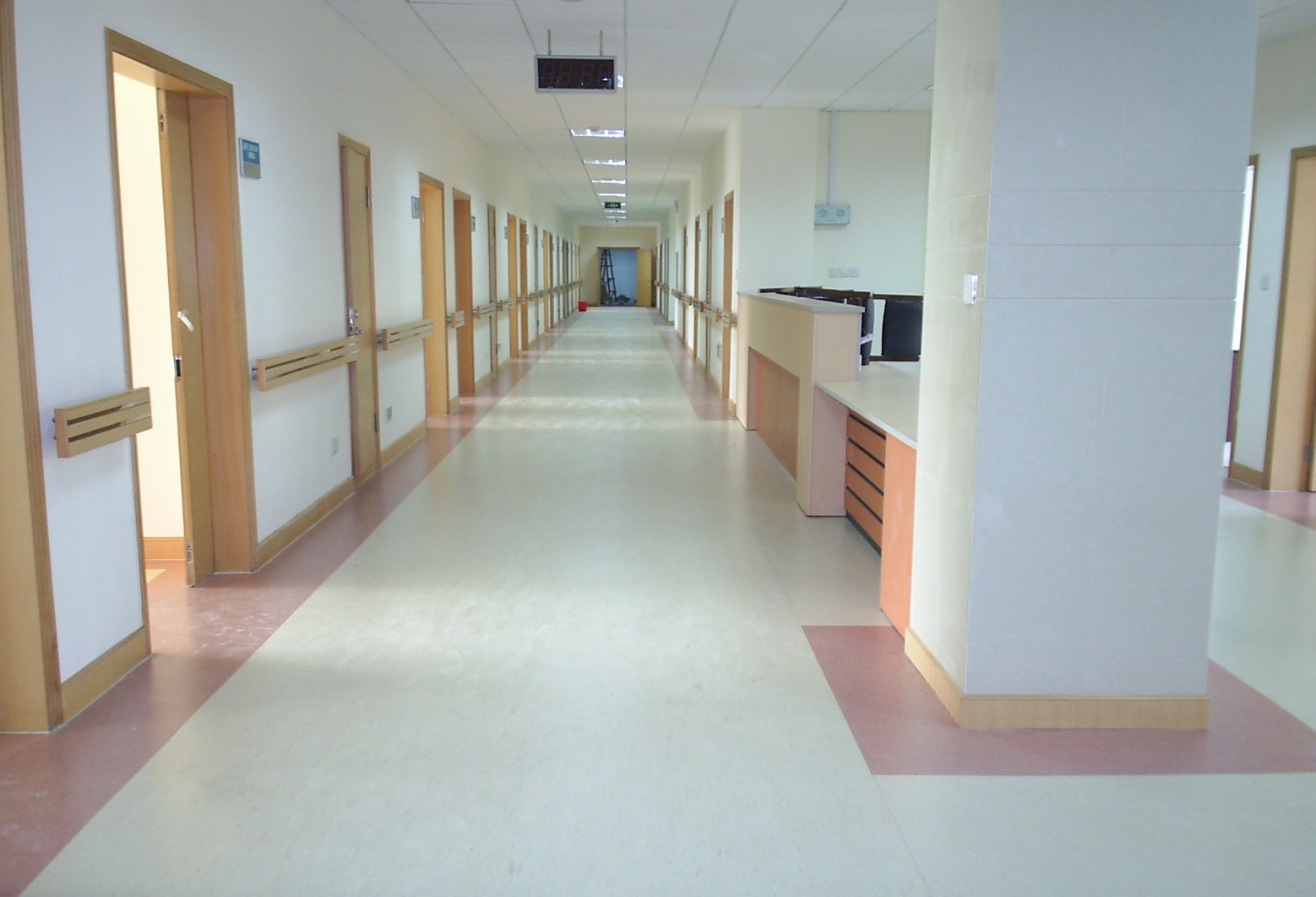 橡胶地板和塑胶地板的区别,橡胶地板和塑胶地板有什么区别