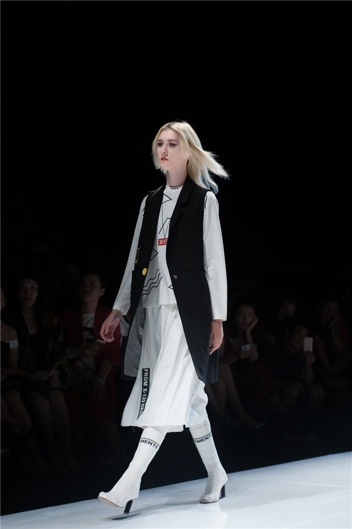 时尚播报┃X132星球时尚发布会自嗨到爆！