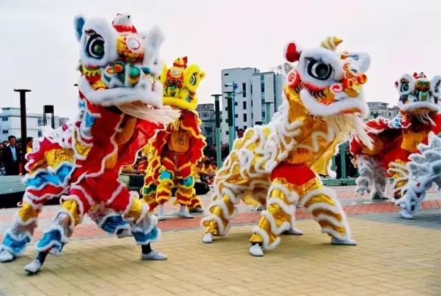 广东醒狮精彩表演,广东醒狮表演2022