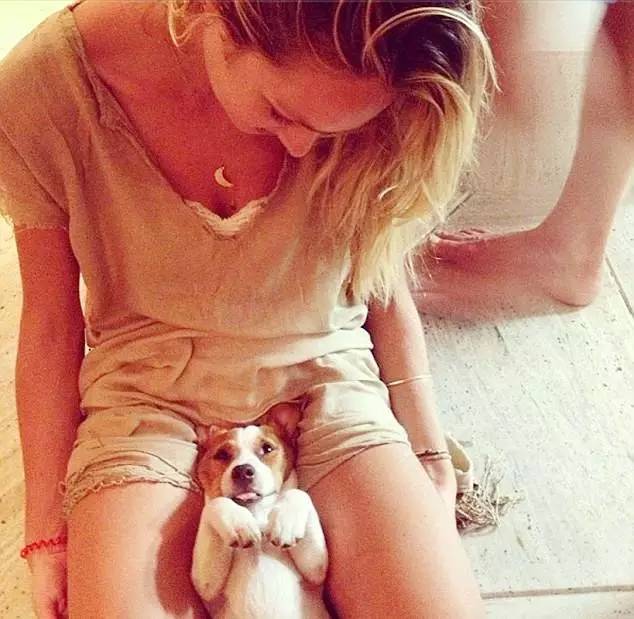 上帝の光｜穿衣服对她是种浪费，生的孩子叫腰精的后裔