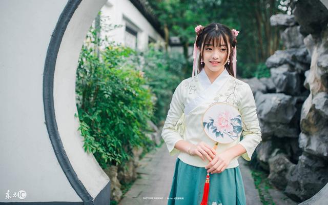 小说：姐姐当面将母亲开膛破肚，取出内丹，吞入腹中，她恨红了眼