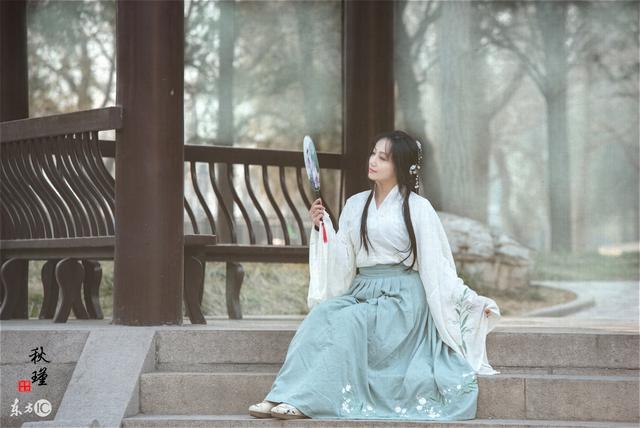 小说：她穿成婴儿，伸出小胖手，接着身体本能的吸允，已经麻木了